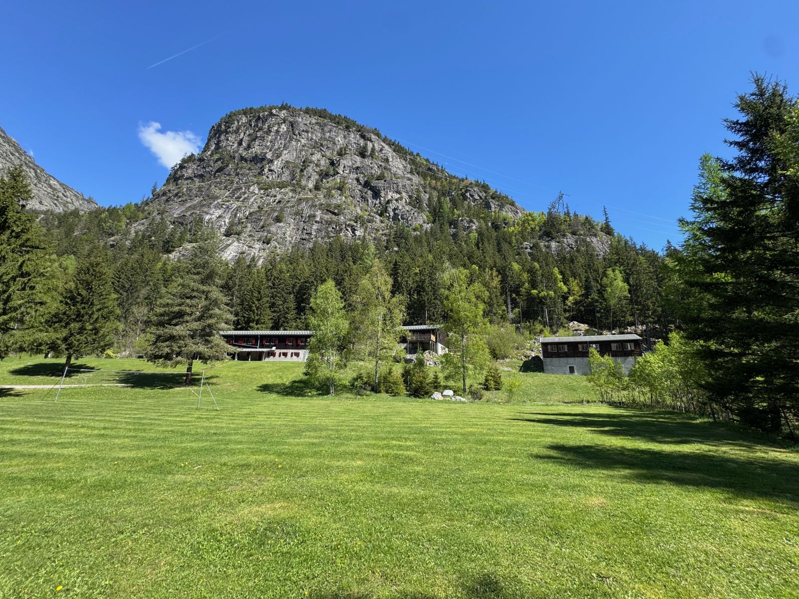 Le Barberine Lodge en lisière de forêt, dans la vallée du Trient